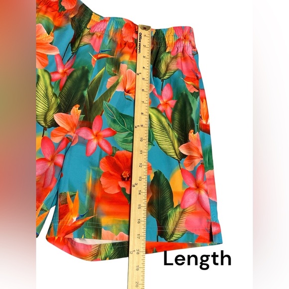 Tropical Floral Swim Shorts
BIN C - Picture 2 of 5